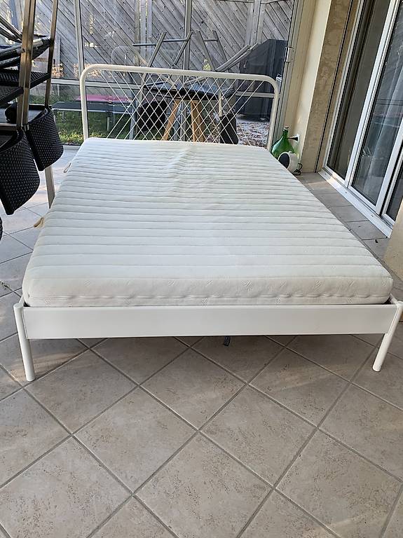 Lit 140 x 200 cm avec sommier et matelas Cantone Friburgo