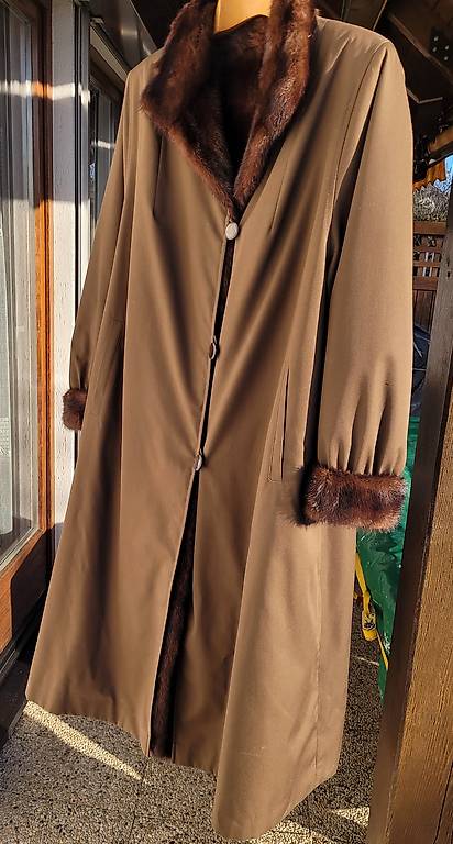 Manteau En Fourrure Vison Marron Taille XL - Occasion En Très Bon état