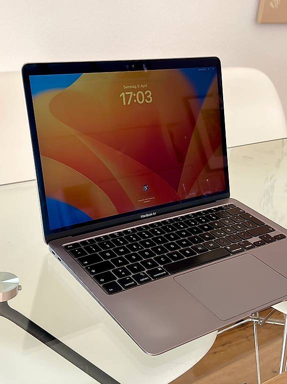 MacBook Air spacegrau 2020 Retina 13,3 i3 8 GB RAM 256 SSD Canton
