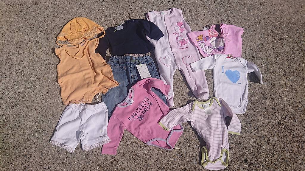 Lot De Vêtements Pour Fille - Taille 9/12 Mois - Multicouleur - Différentes Marques - Occasion Très Bon État