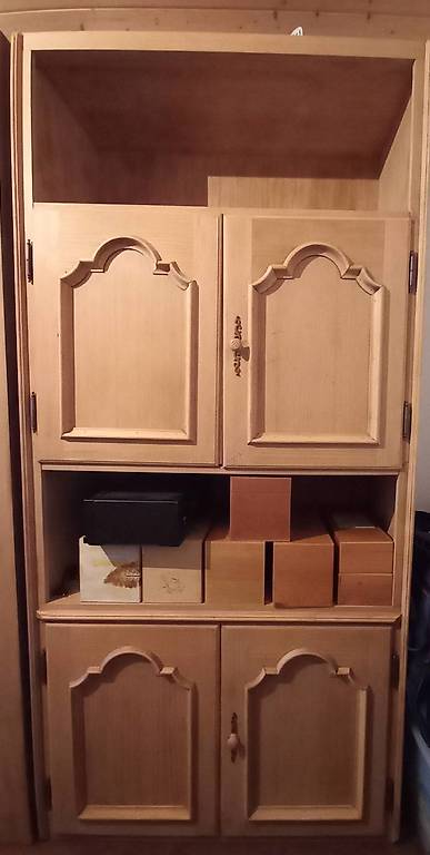 A Vendre Armoire En Bois Massif Canton Valais Anibis Ch