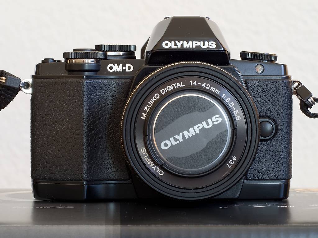 Appareil photo Mirrorless Olympus OM-D E-M10 Mark IV 20,3MP 5184x3888 14- 42mm WiFi Bluetooth