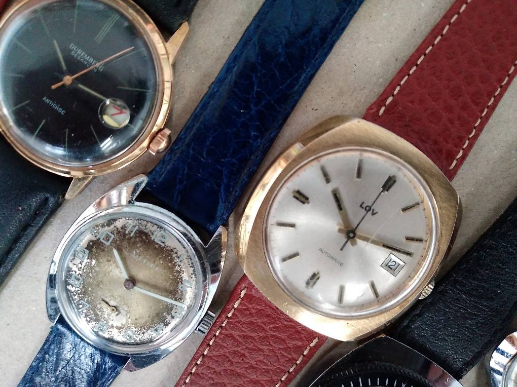 Montre soviétique vintage « Luch », cadran bleu marine d'origine