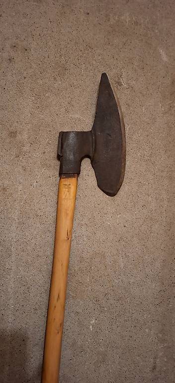 hache mineur outil ancien Boiseur fer forgée axe old tool Mine Carrier