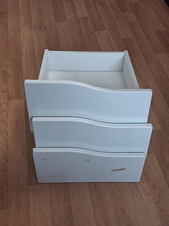 Kallax Schubladeneinsatz weiss mit Rollschubführung Canton Berne
