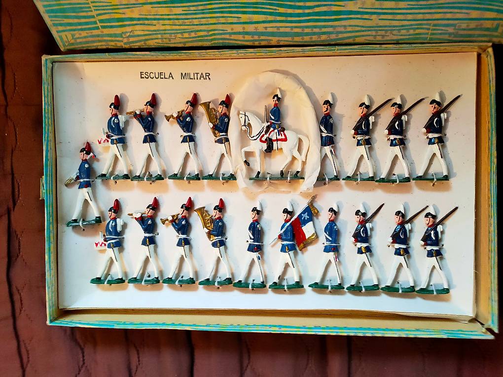 Ensemble de 25 soldats de plomb, principalement... - Lot 169