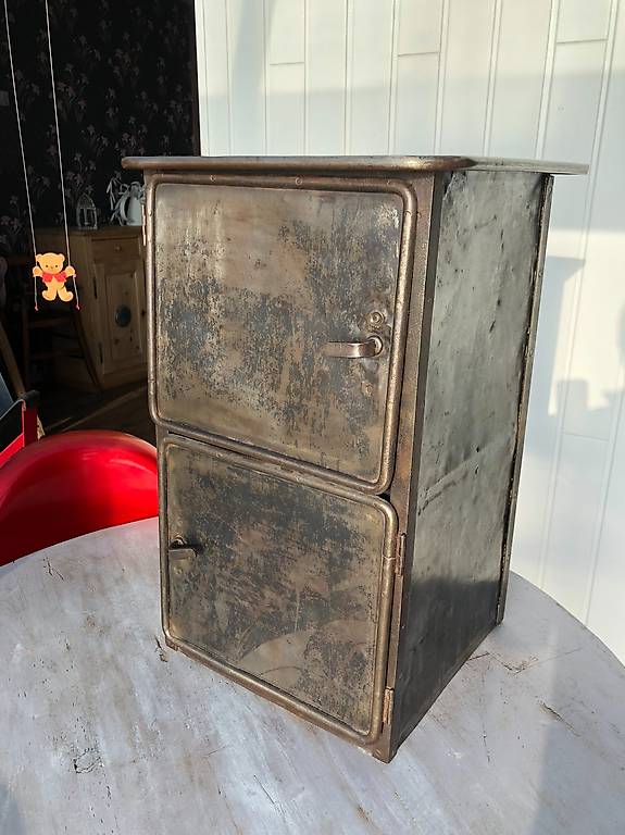 Ancienne Armoire M Tallique Canton Neuch Tel Anibis Ch