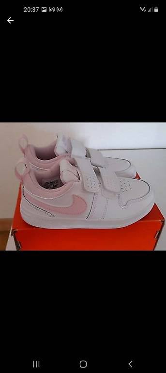 Baskets Nike pour fille taille 30 jamais portee Canton Geneve anibis.ch