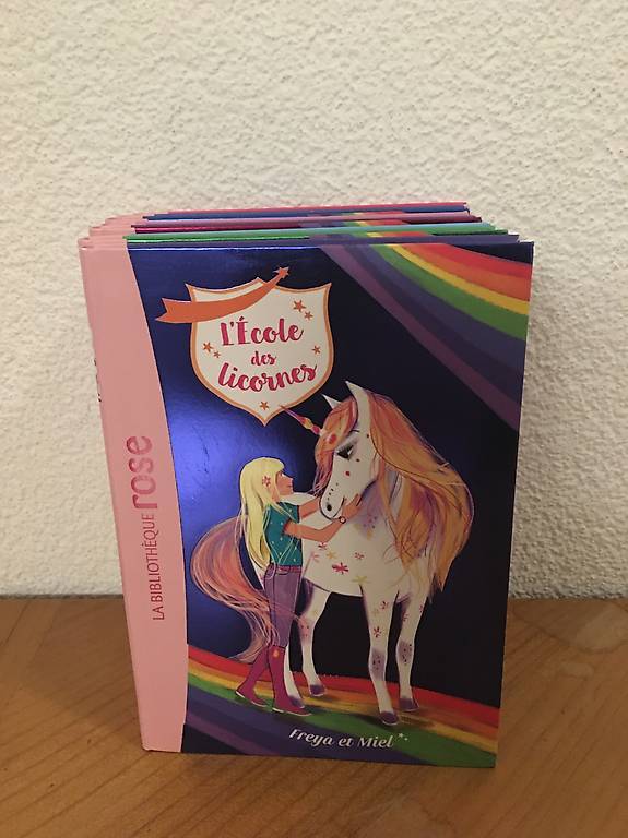 Panini L'École Des Licornes – Boîte De 36 Pochettes, 180 Stickers Dont 48 Spéciaux