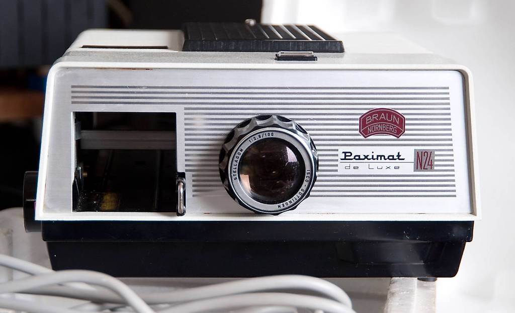 Ancien projecteur de diapositives modèle 3D $79 - .3ds .c4d .ma .obj .max .gltf .usdz