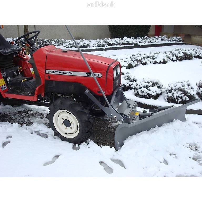 Lames à neige sur micro-tracteur et tondeuse 