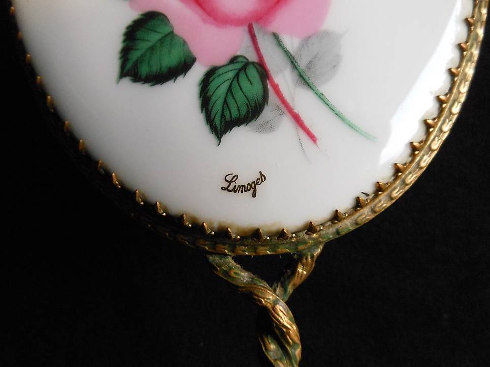 Miroir De Poche Ancien En Porcelaine De Limoges - Doré à Fleurs Violettes - Occasion Vintage