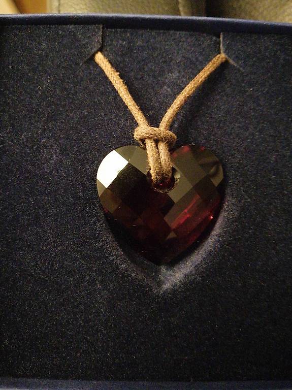 Collier Swarovski coeur rouge Canton Genève