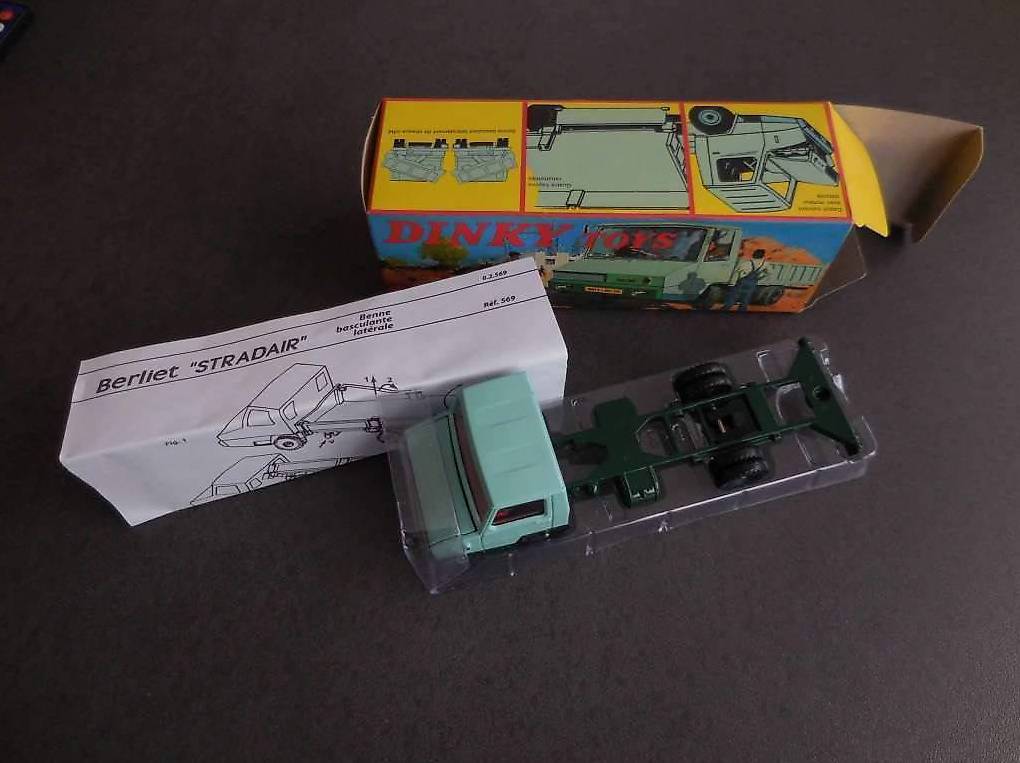 DINKY TOYS # 569 BERLIET STRADAIR BENNE LATÉRALE SCALE 1/43