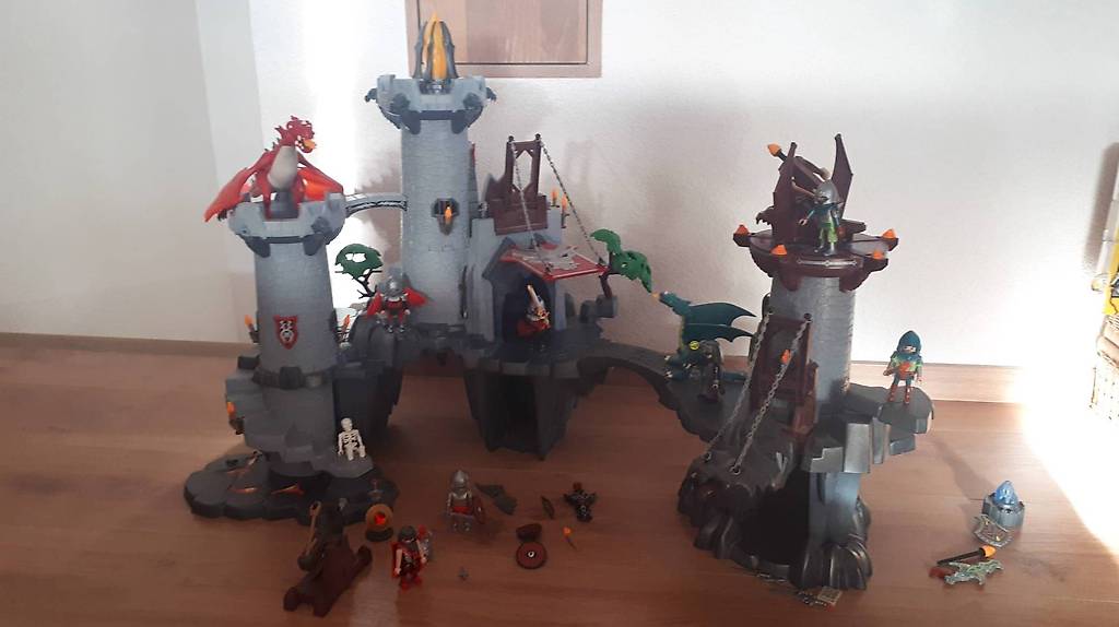 PLAYMOBIL FIGURINE CHEVALIER dragon rouge avec armes médiévales château