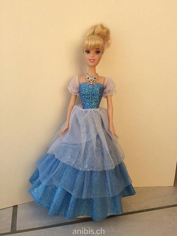 Barbie Cendrillon : 1 poupée, 3 tenues Canton Vaud 
