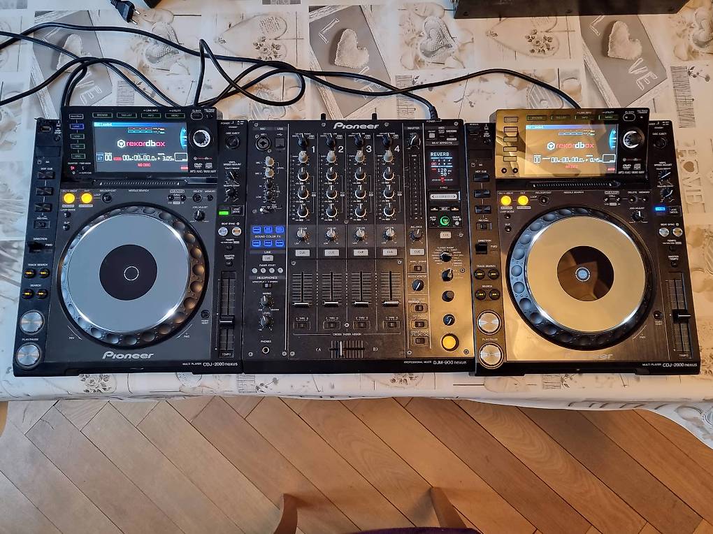 Pioneer Cdj 2000 Nexus + Djm 900 Nexus Canton Neuchâtel - anibis.ch