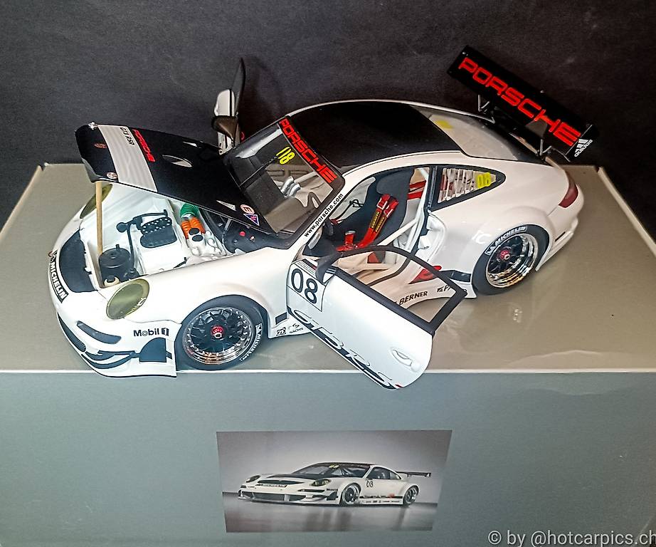 AUTOart 1/18 ポルシェ911 GT3 RSR Porsche 911 GT3 RSR AutoArt in 1/18 im Kanton Zürich - anibis.ch