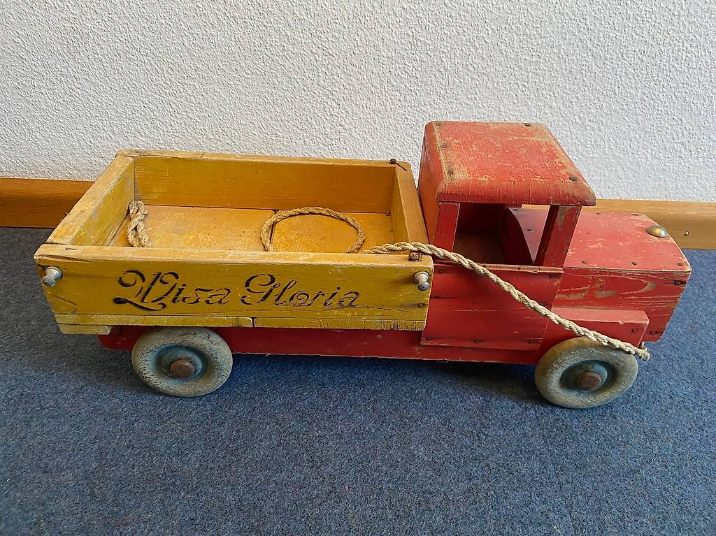 Ancien camion en bois Wisa Gloria (Gebraucht) in Chézard St Martin für