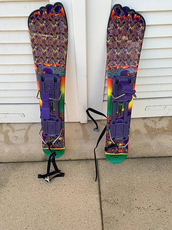 Vintage Big Foot snow ski Kneissel Canton Genève