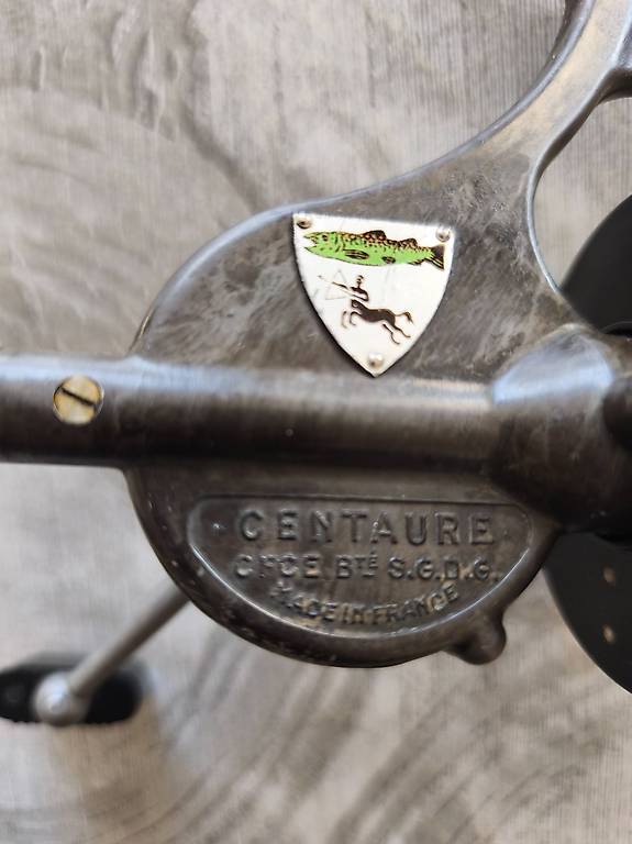 Moulinet ancien de collection CENTAURE rare dans cet état