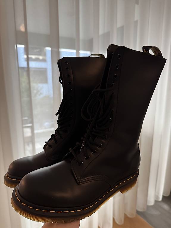 Bottes Dr. Martens 1460J Enfant — Cuir Noir Brillant, Taille UK 11 (EU 29)