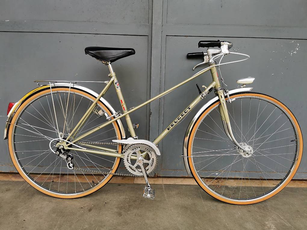 Vélo De Ville Vintage Peugeot Pour Femme - Année 1980 - Rouge - 28 Pouces