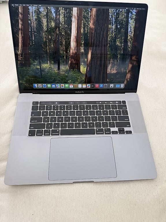 MacBook Pro 16 Zoll i9 32GB/1TB Akku nur 190 Zyklen im Kanton