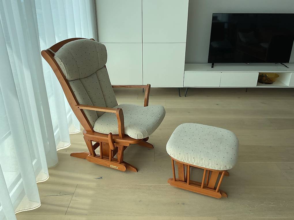 Chaise berçante+repose-pied idéal pour allaiter les bébés Canton
