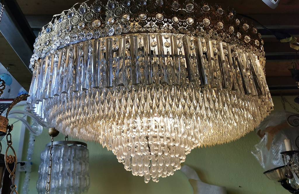 Lustre Plafonnier Antique En Laiton Massif Avec Pampilles Et Corbeille Cristal - Argenté