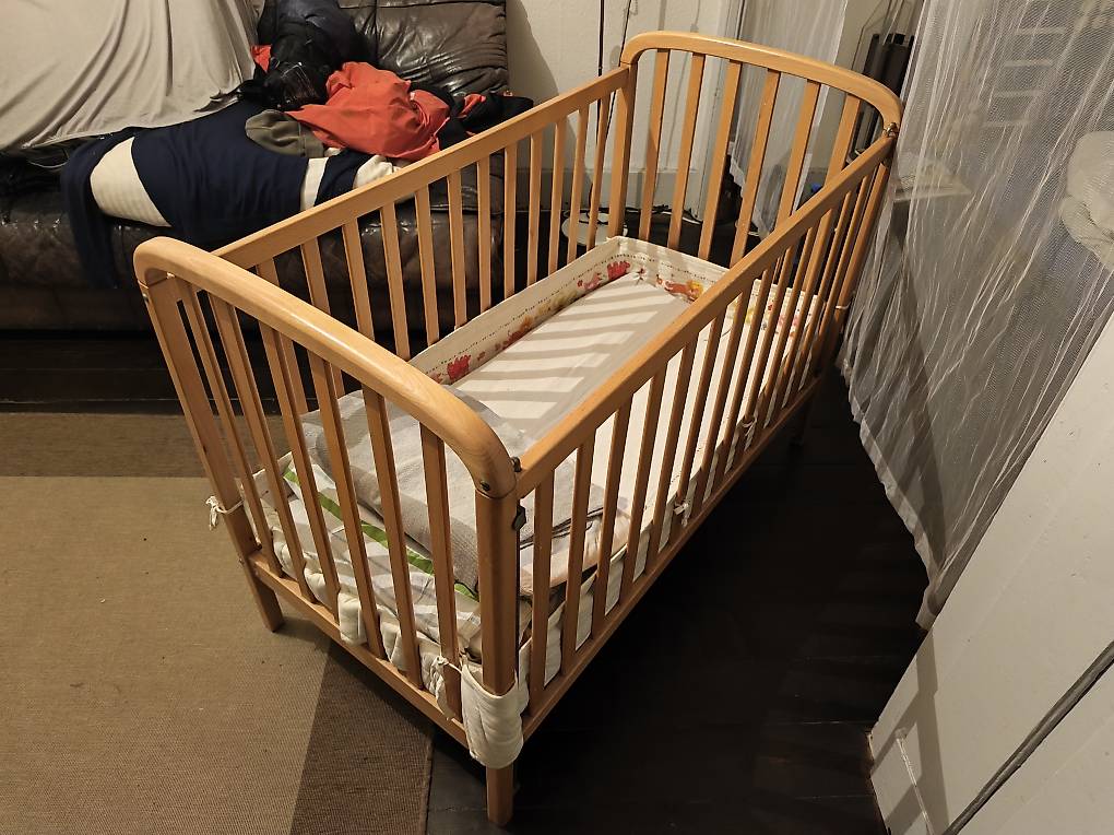 Lit bébé/enfant 0-5 ans en bois massif Canton Genève - anibis.ch