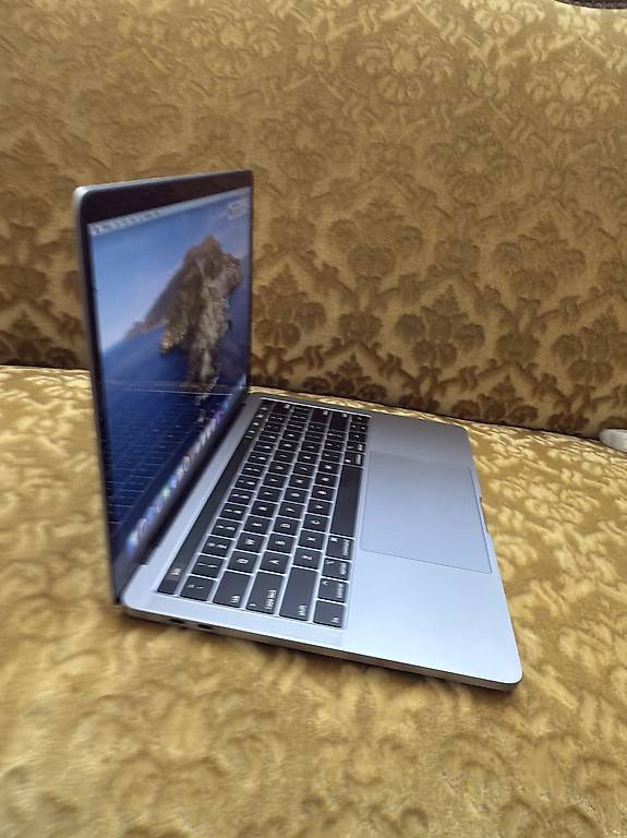 MacBook Pro 16 Zoll i9 32GB/1TB Akku nur 190 Zyklen im Kanton