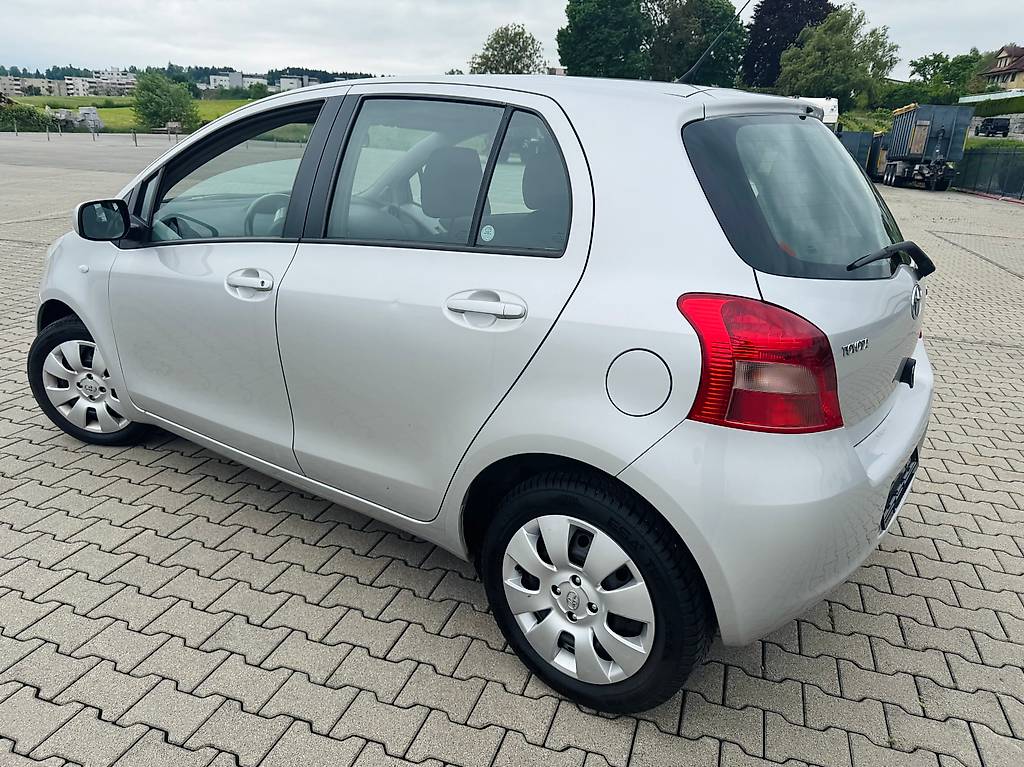 TOYOTA Yaris 1.3 Linea Luna — slika 4