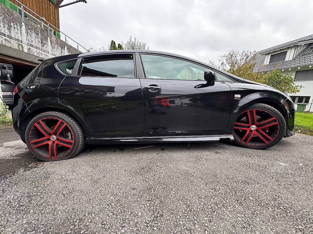 SEAT Leon 2.0 FSI T Radical — slika 3