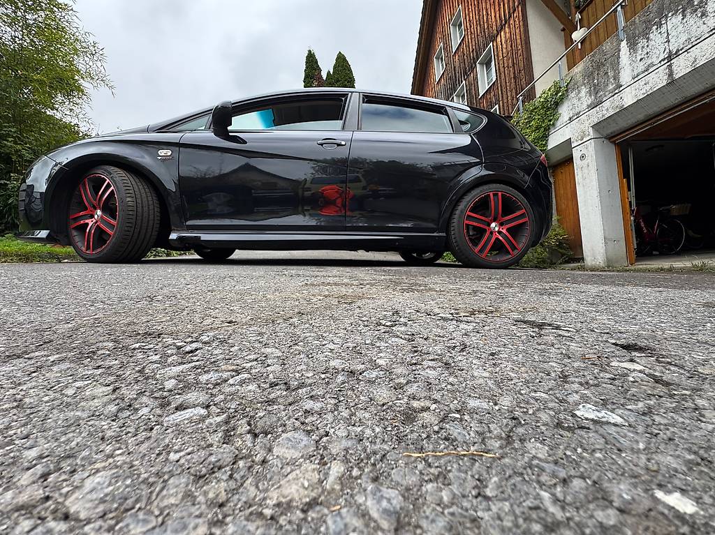 SEAT Leon 2.0 FSI T Radical — slika 4