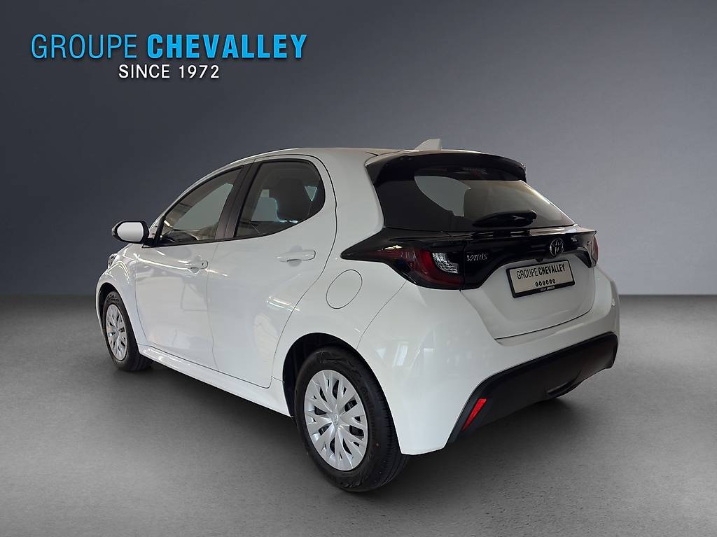 TOYOTA Yaris 1.5 Comfort e-CVT — slika 4