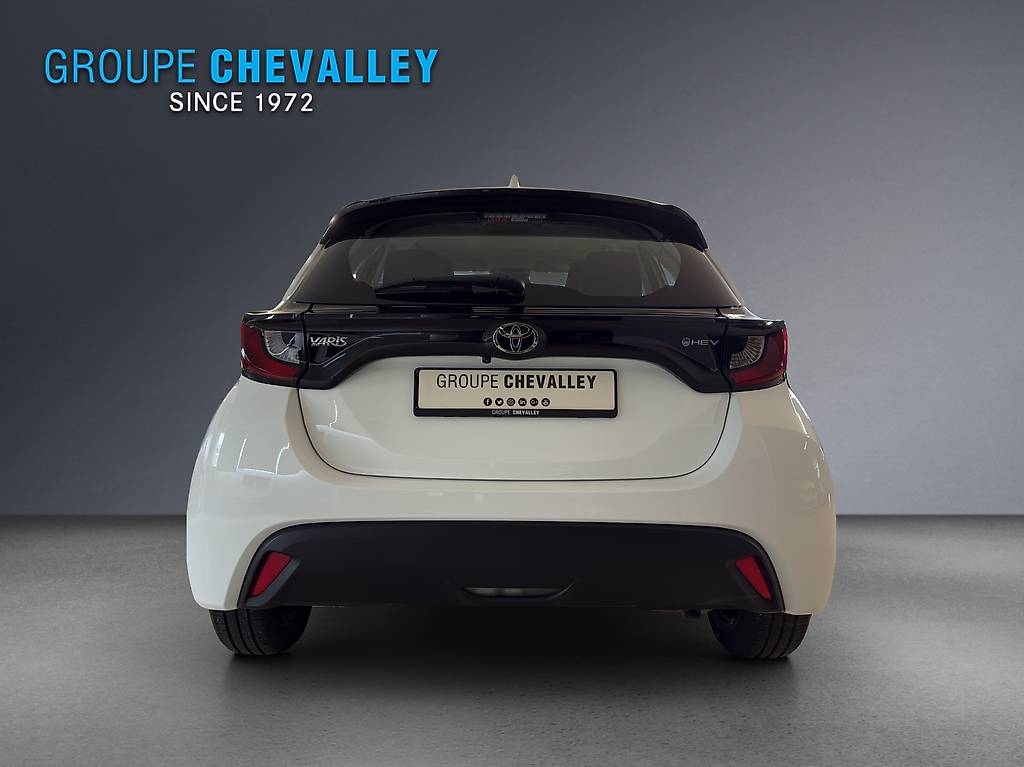 TOYOTA Yaris 1.5 Comfort e-CVT — slika 5