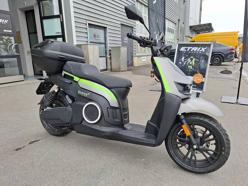 SILENCE S02 - 95km/h mit Doppelsitz und GIVI-Box Canton Zurich - anibis.ch