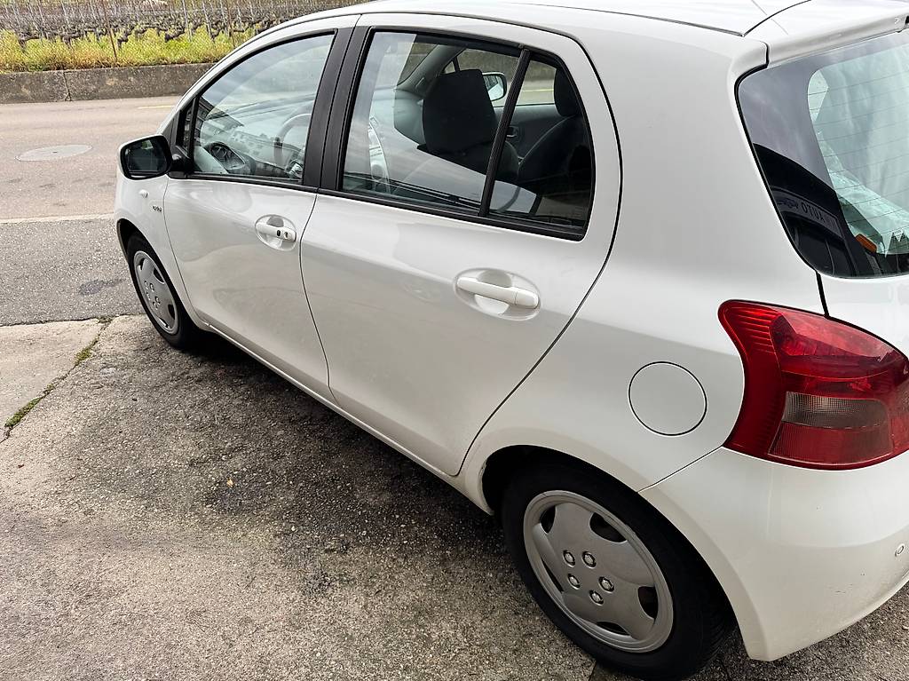 TOYOTA Yaris 1.4 D-4D Linea Sol — slika 3