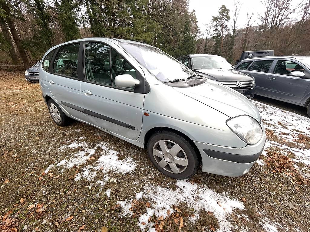 RENAULT Scénic 1.6 16V Privilège Automatic im Kanton Freiburg - anibis.ch