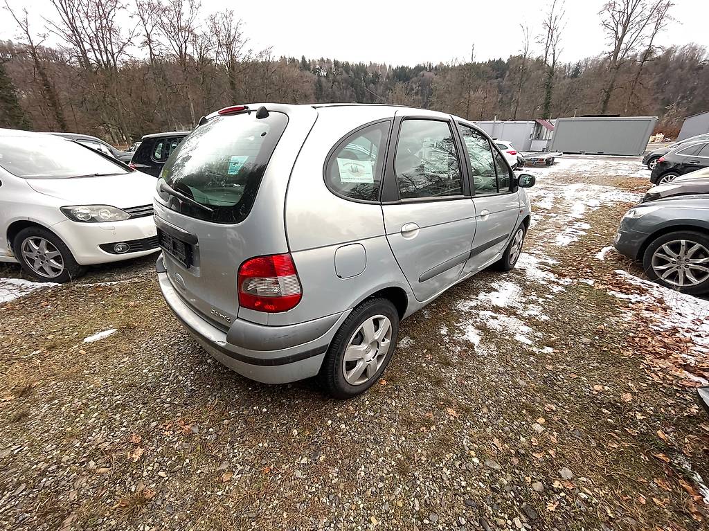 RENAULT Scénic 1.6 16V Privilège Automatic im Kanton Freiburg - anibis.ch