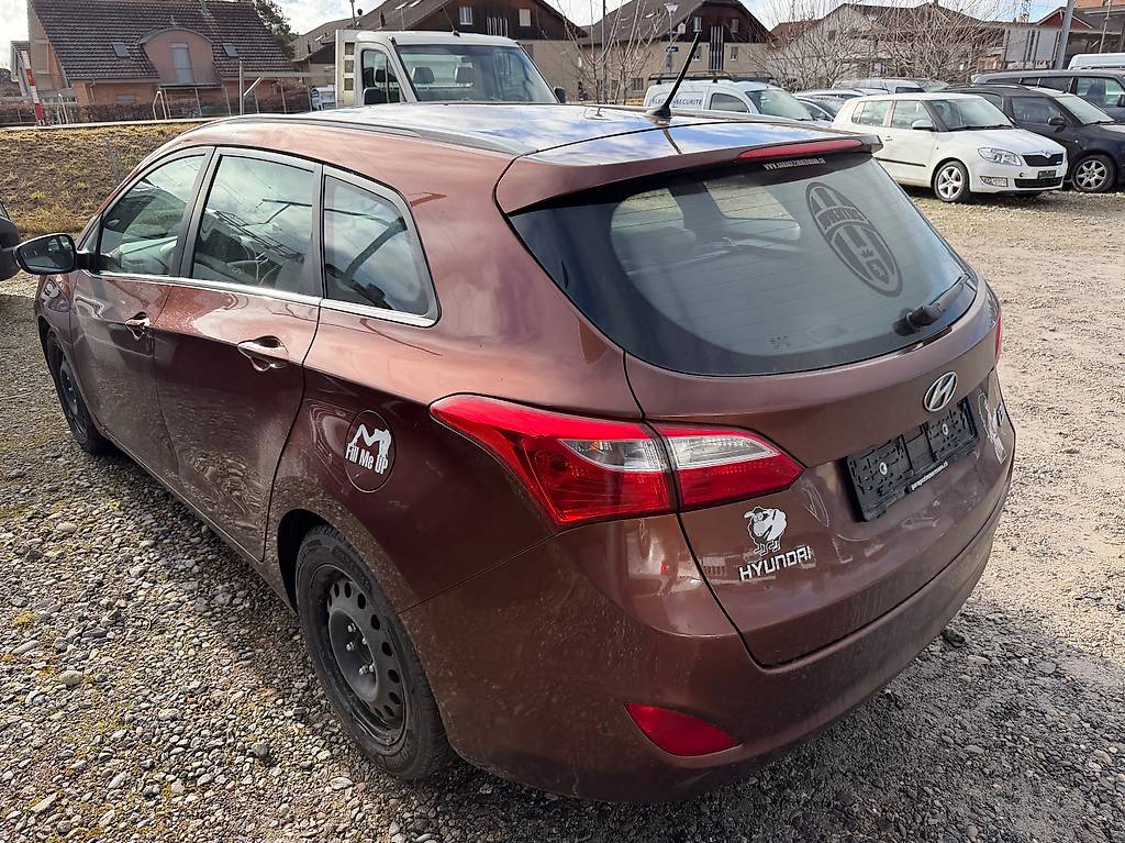 HYUNDAI i30 Wagon 1.6 GDI Premium Automatic — slika 3