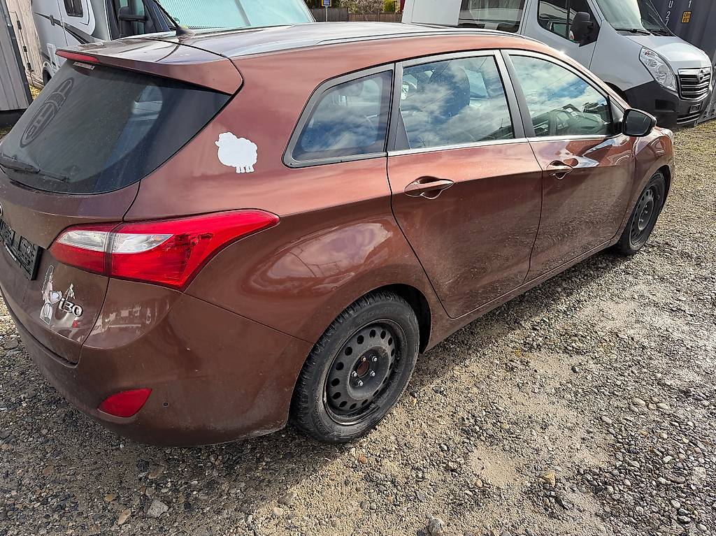 HYUNDAI i30 Wagon 1.6 GDI Premium Automatic — slika 4