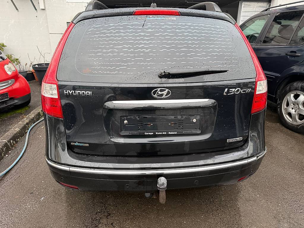 HYUNDAI i30 Wagon 1.6 CRDi Style Automatic — slika 4