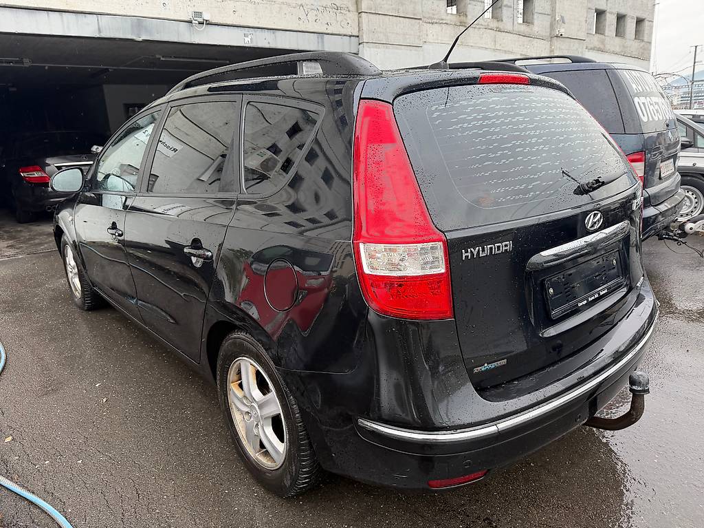 HYUNDAI i30 Wagon 1.6 CRDi Style Automatic — slika 5