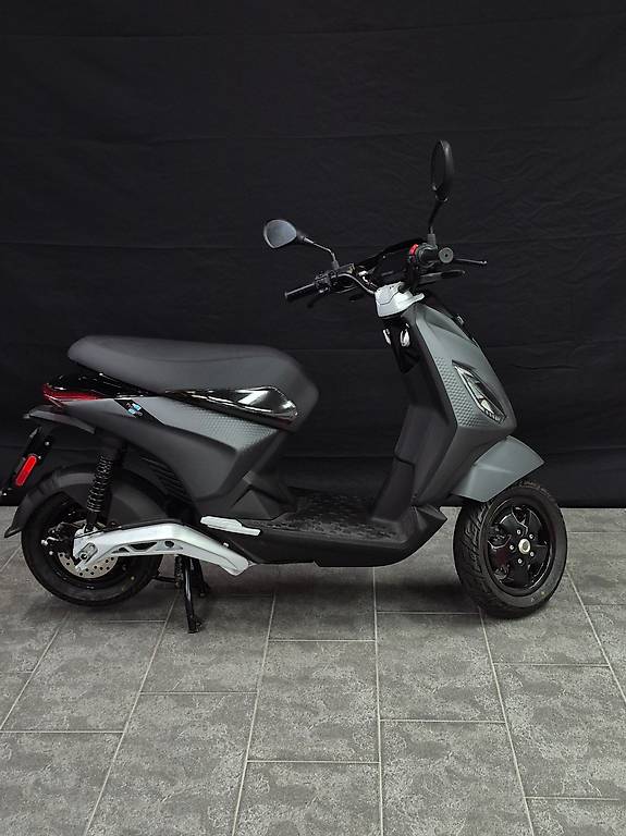 PIAGGIO Piaggio 1 Active 60km/h Full Electric im Kanton Zürich - anibis.ch