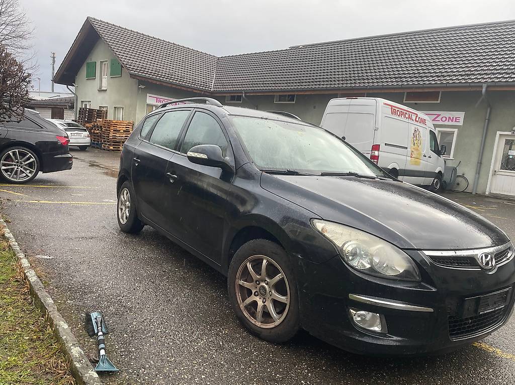HYUNDAI i30 Wagon 1.6 CRDi Style — slika 2