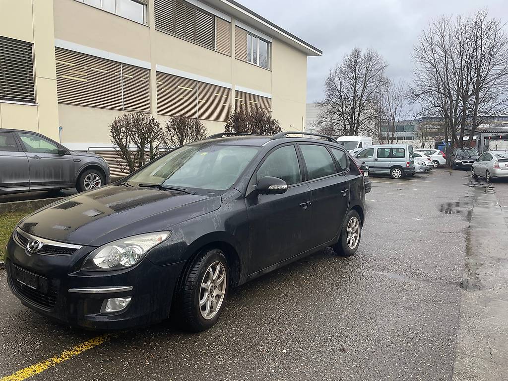 HYUNDAI i30 Wagon 1.6 CRDi Style — slika 3