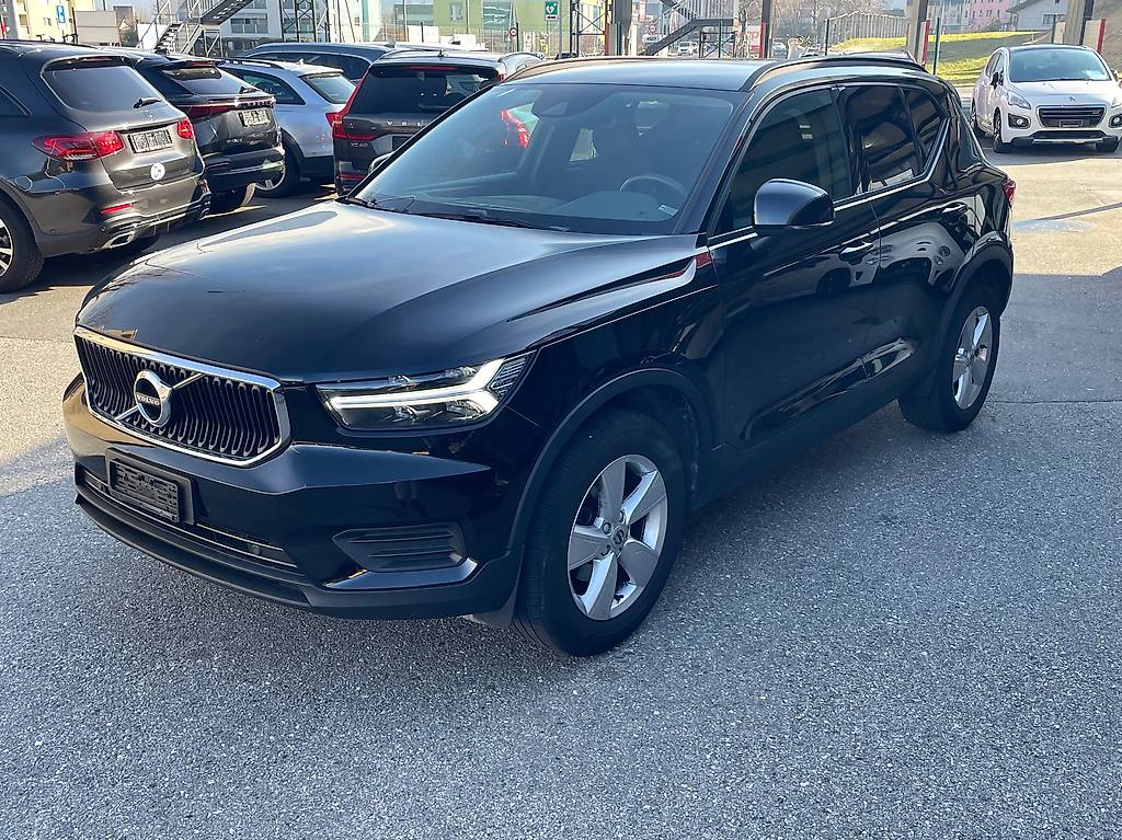 VOLVO XC40 T3 Momentum — slika 2