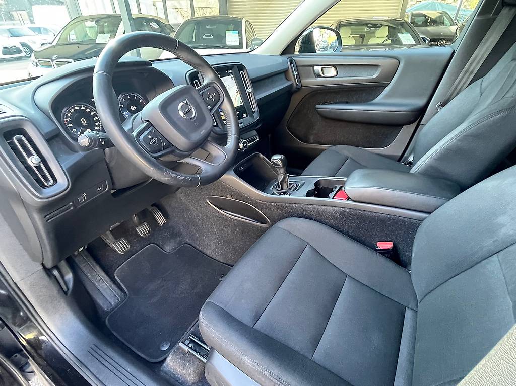VOLVO XC40 T3 Momentum — slika 3